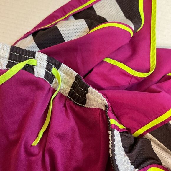 Nike Pink Women's Shorts - Picture 2 of 4